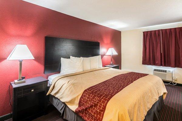 Red Roof Inn & Suites Pensacola-Nas Corry מראה חיצוני תמונה