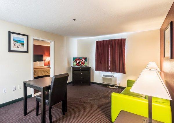 Red Roof Inn & Suites Pensacola-Nas Corry מראה חיצוני תמונה