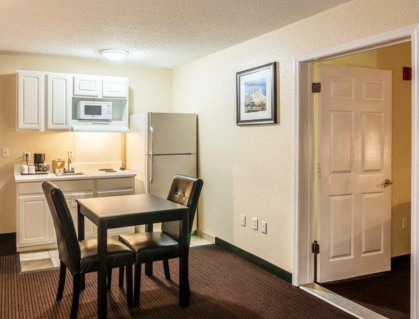 Red Roof Inn & Suites Pensacola-Nas Corry מראה חיצוני תמונה