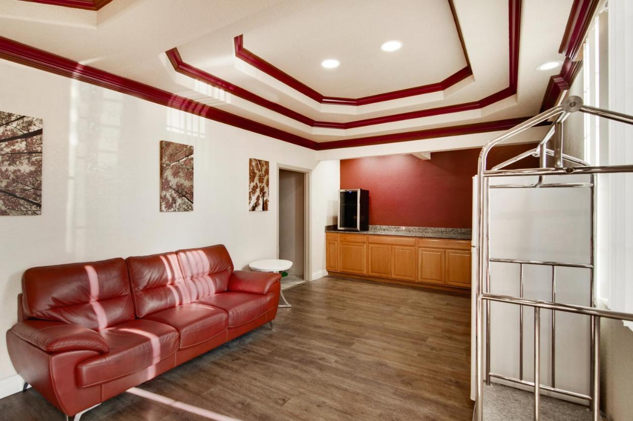 Red Roof Inn & Suites Pensacola-Nas Corry מראה חיצוני תמונה