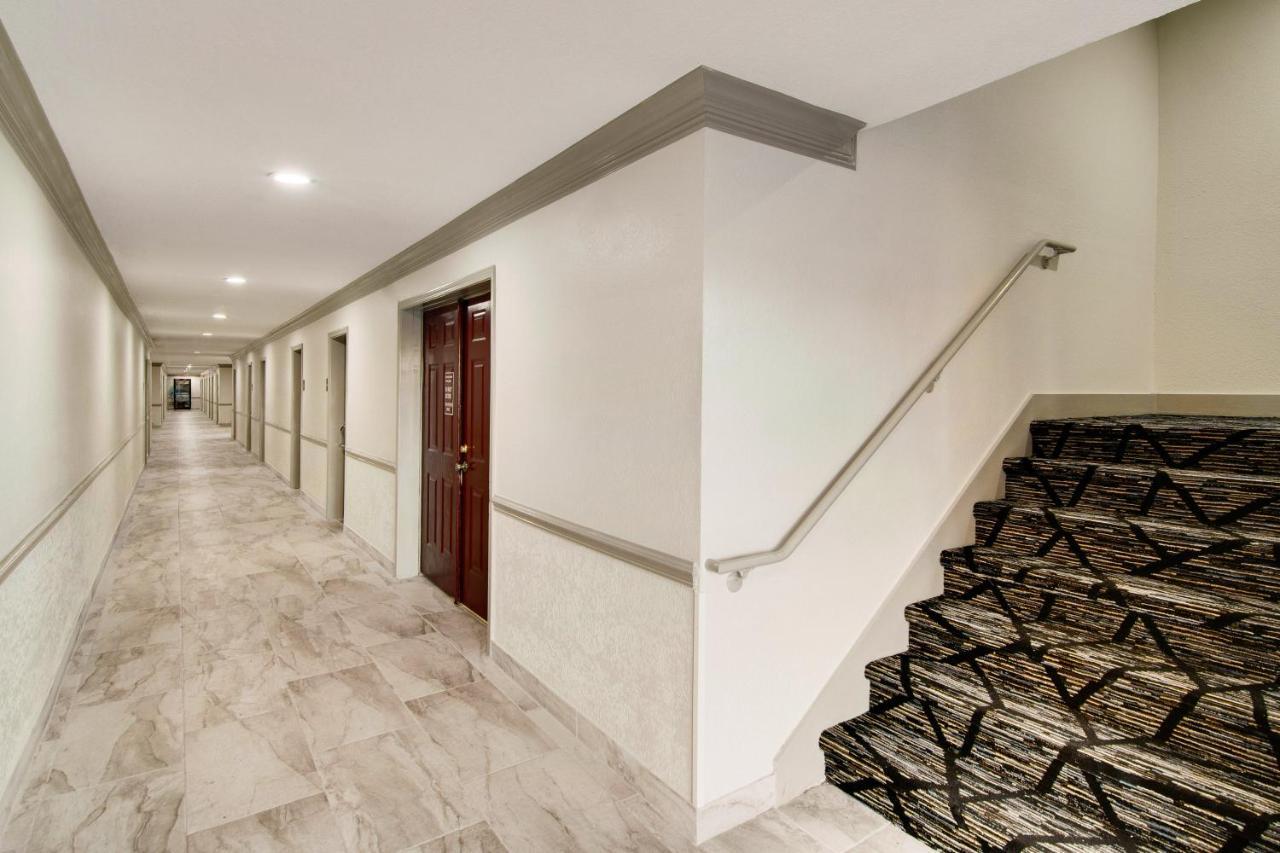 Red Roof Inn & Suites Pensacola-Nas Corry מראה חיצוני תמונה
