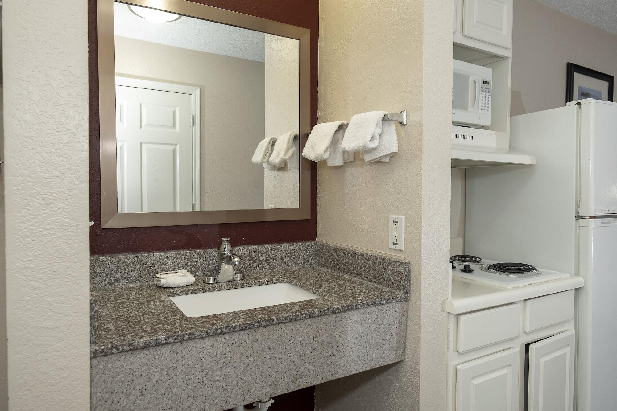 Red Roof Inn & Suites Pensacola-Nas Corry מראה חיצוני תמונה