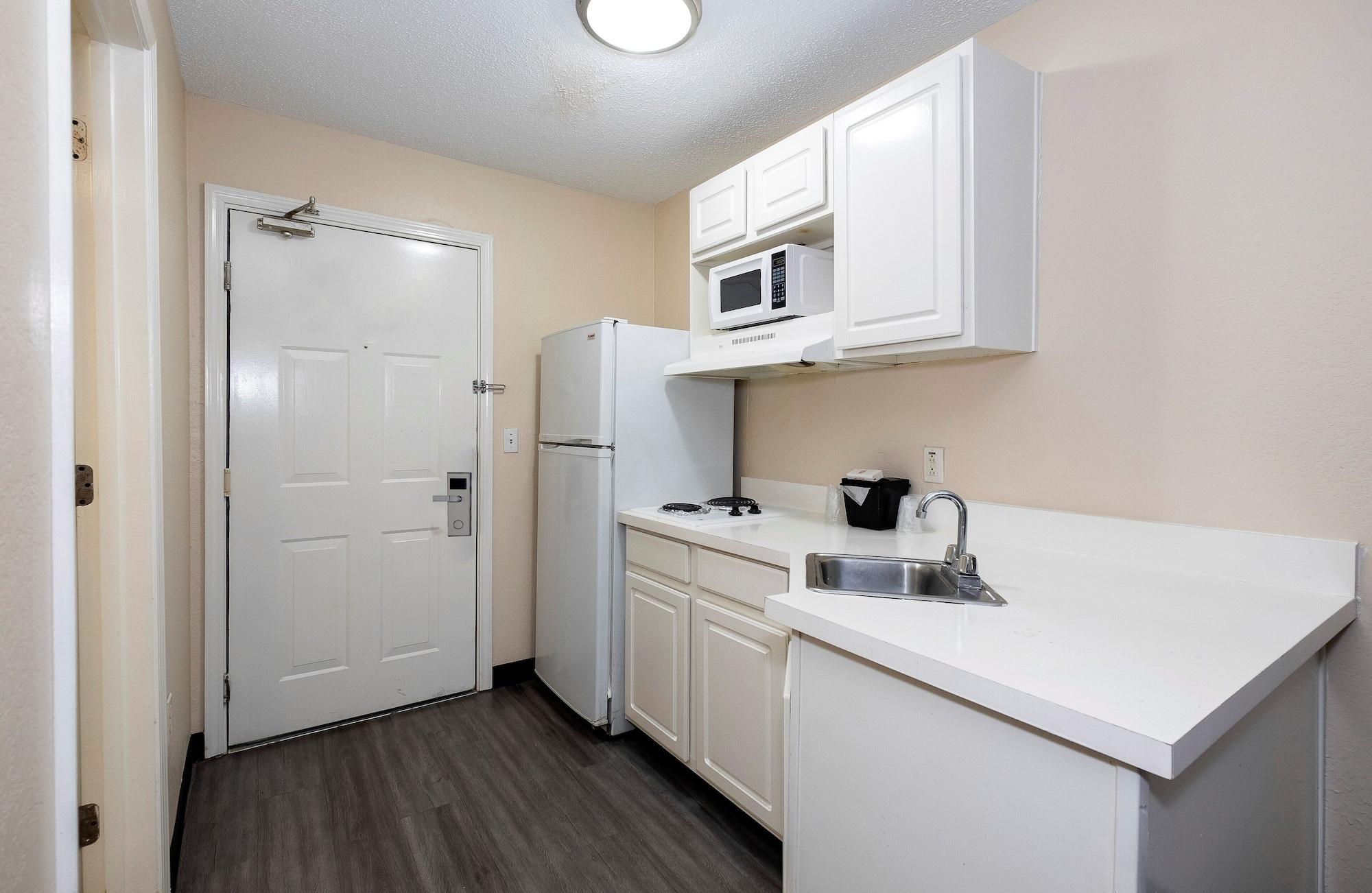 Red Roof Inn & Suites Pensacola-Nas Corry מראה חיצוני תמונה