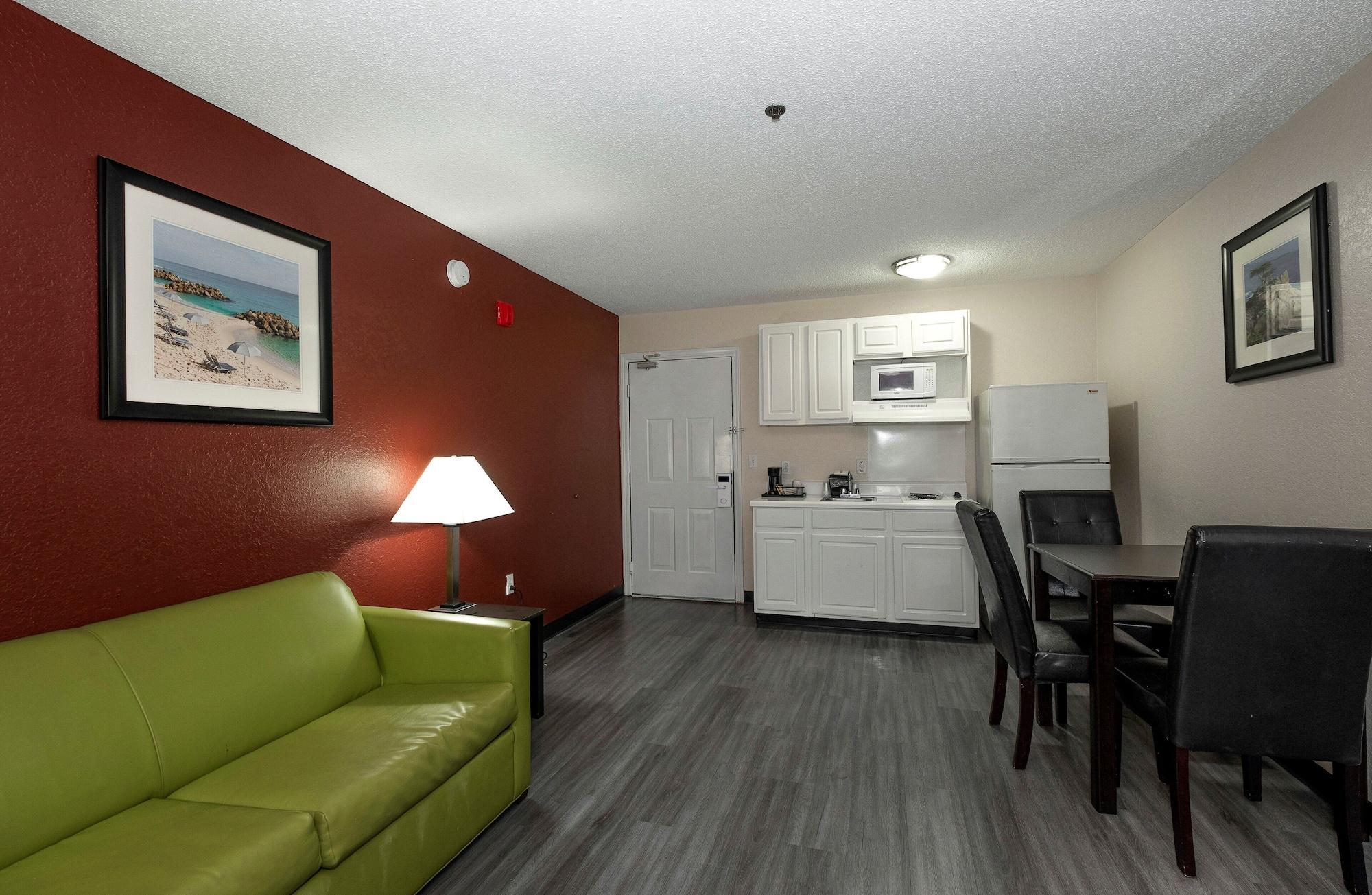 Red Roof Inn & Suites Pensacola-Nas Corry מראה חיצוני תמונה