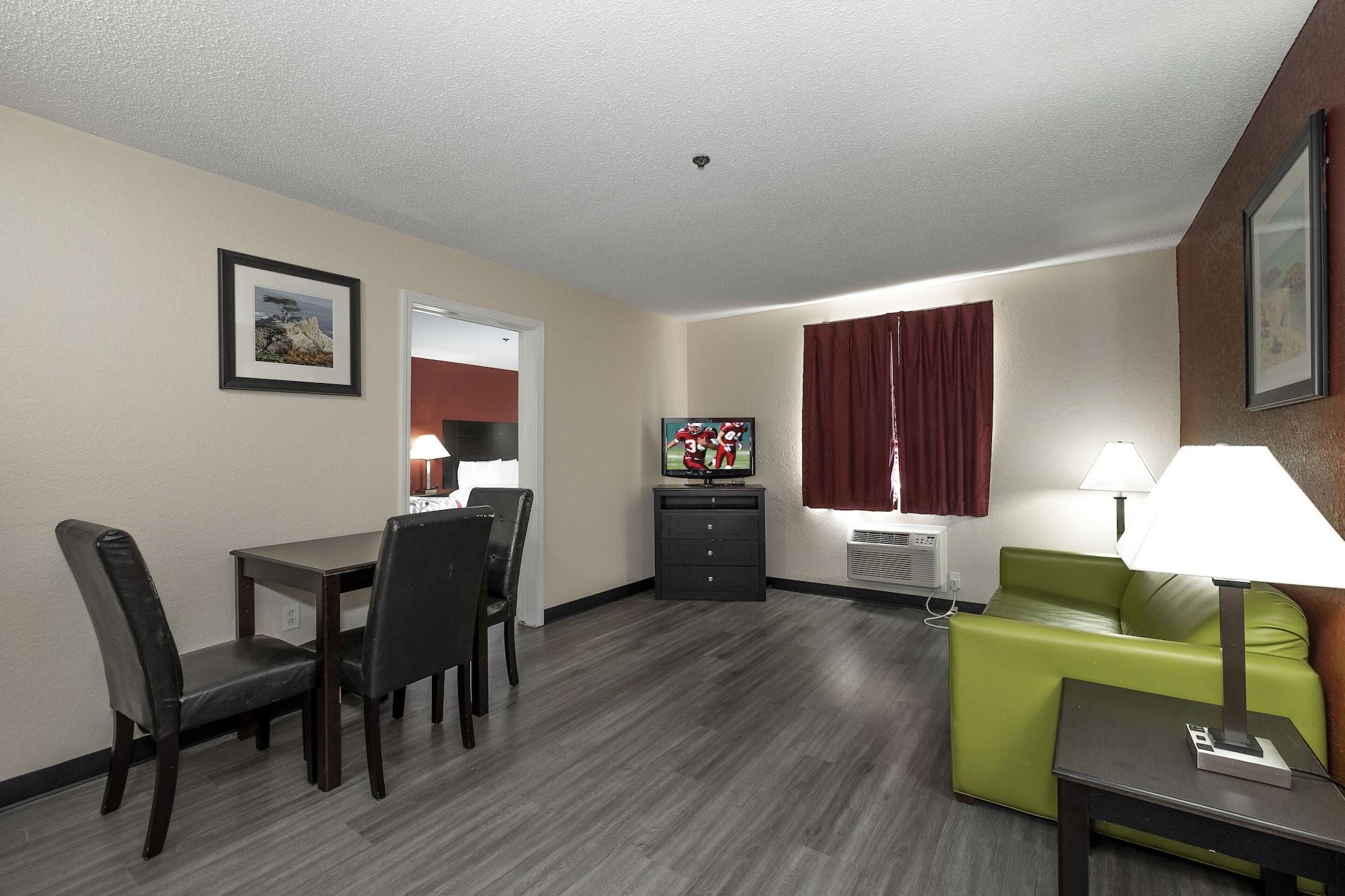 Red Roof Inn & Suites Pensacola-Nas Corry מראה חיצוני תמונה