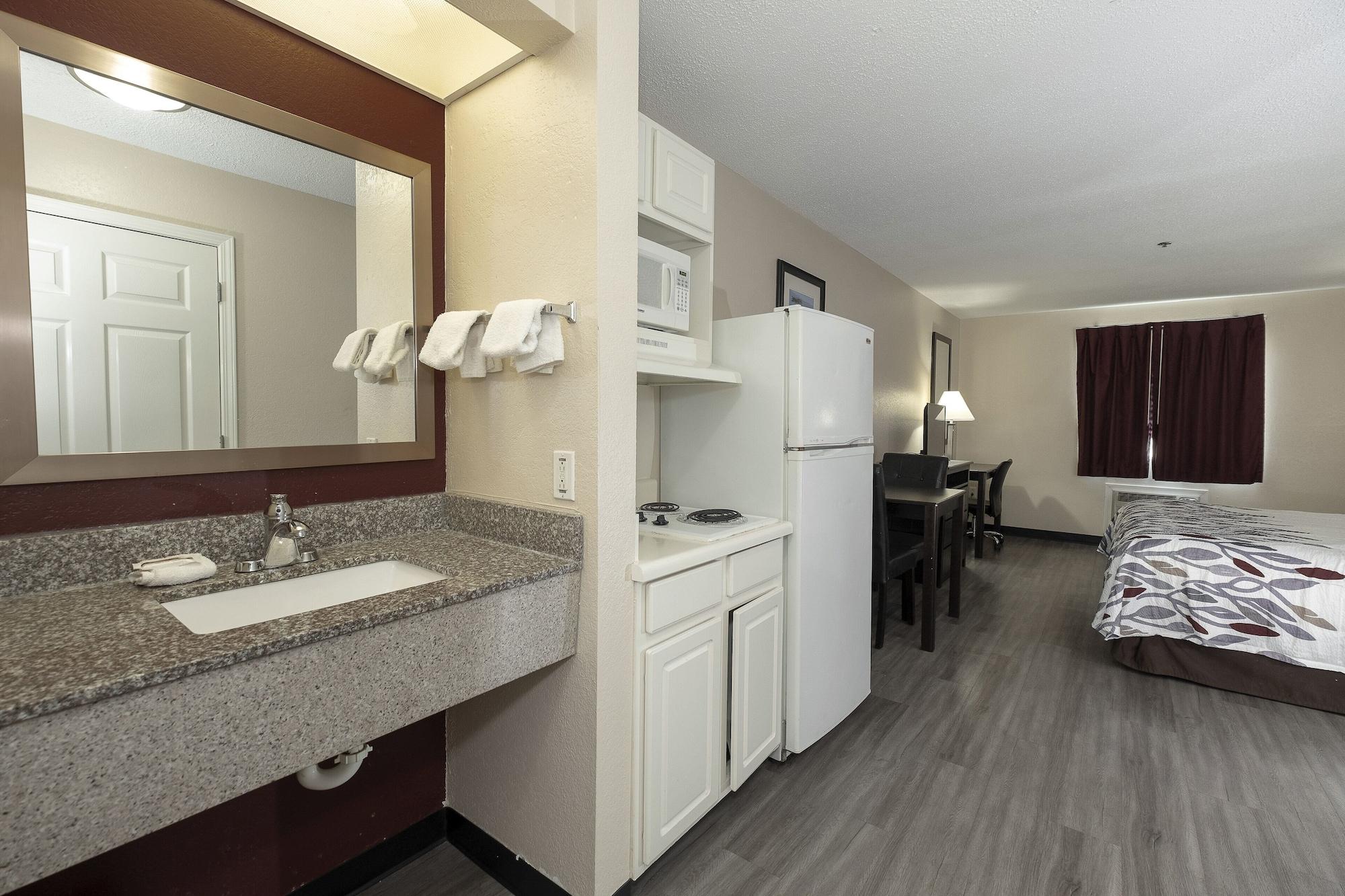 Red Roof Inn & Suites Pensacola-Nas Corry מראה חיצוני תמונה