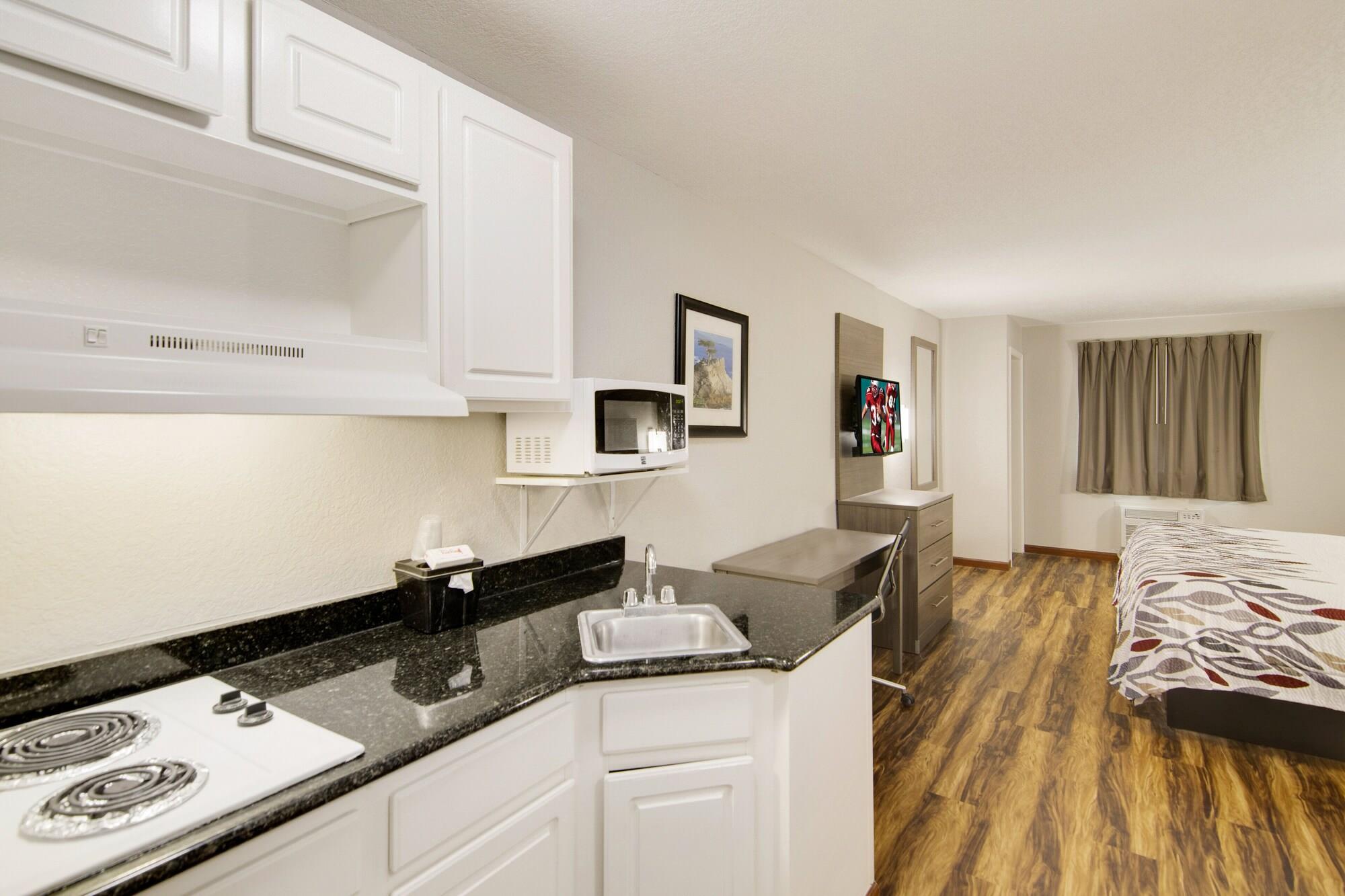 Red Roof Inn & Suites Pensacola-Nas Corry מראה חיצוני תמונה