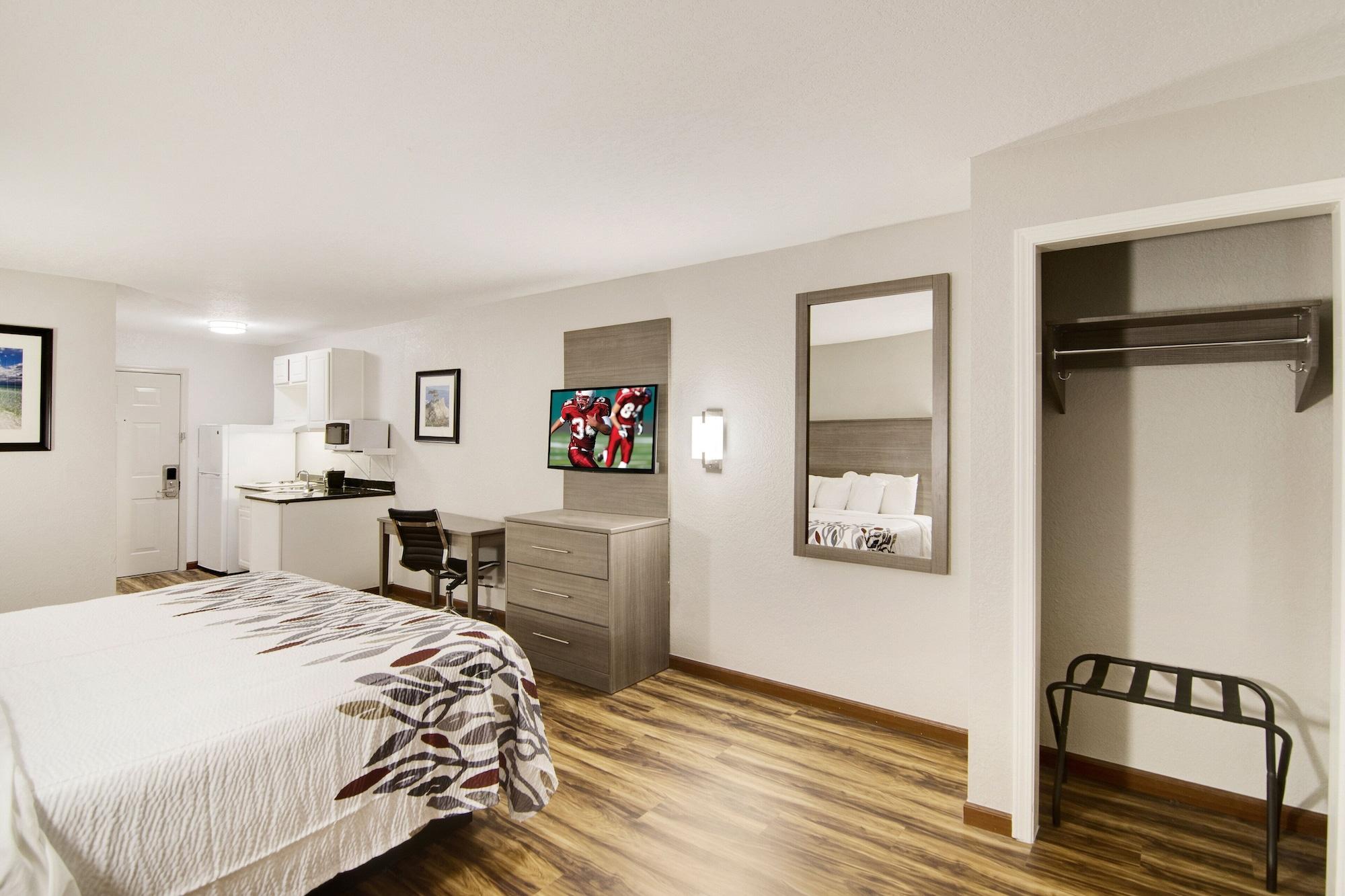 Red Roof Inn & Suites Pensacola-Nas Corry מראה חיצוני תמונה