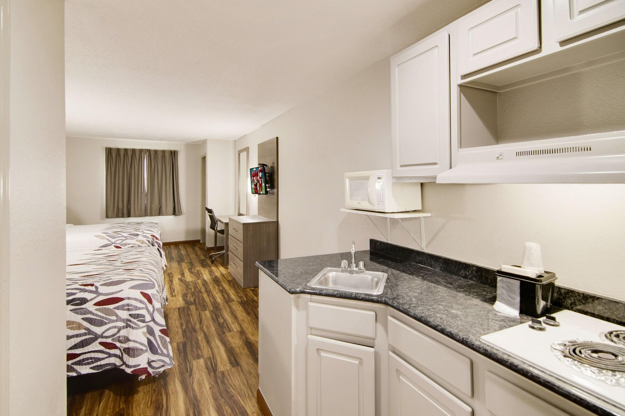 Red Roof Inn & Suites Pensacola-Nas Corry מראה חיצוני תמונה
