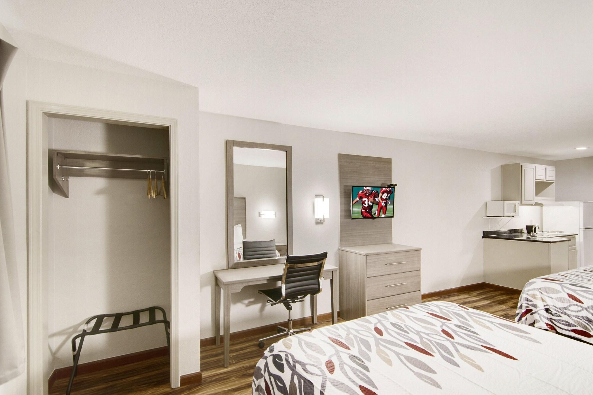 Red Roof Inn & Suites Pensacola-Nas Corry מראה חיצוני תמונה