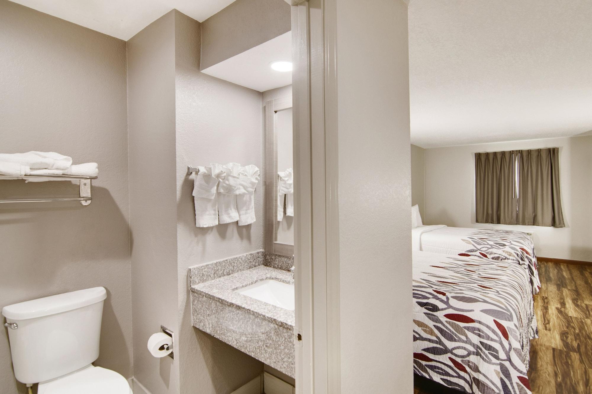 Red Roof Inn & Suites Pensacola-Nas Corry מראה חיצוני תמונה
