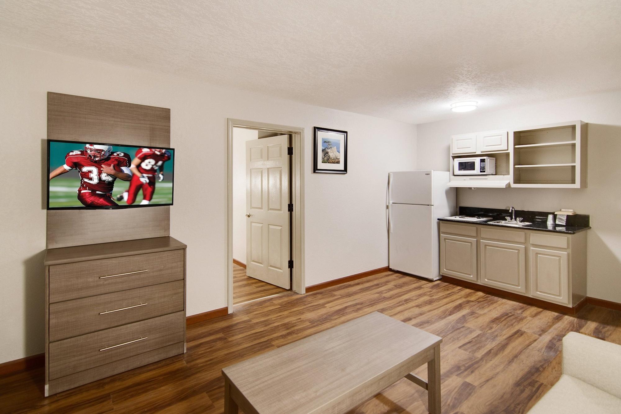 Red Roof Inn & Suites Pensacola-Nas Corry מראה חיצוני תמונה