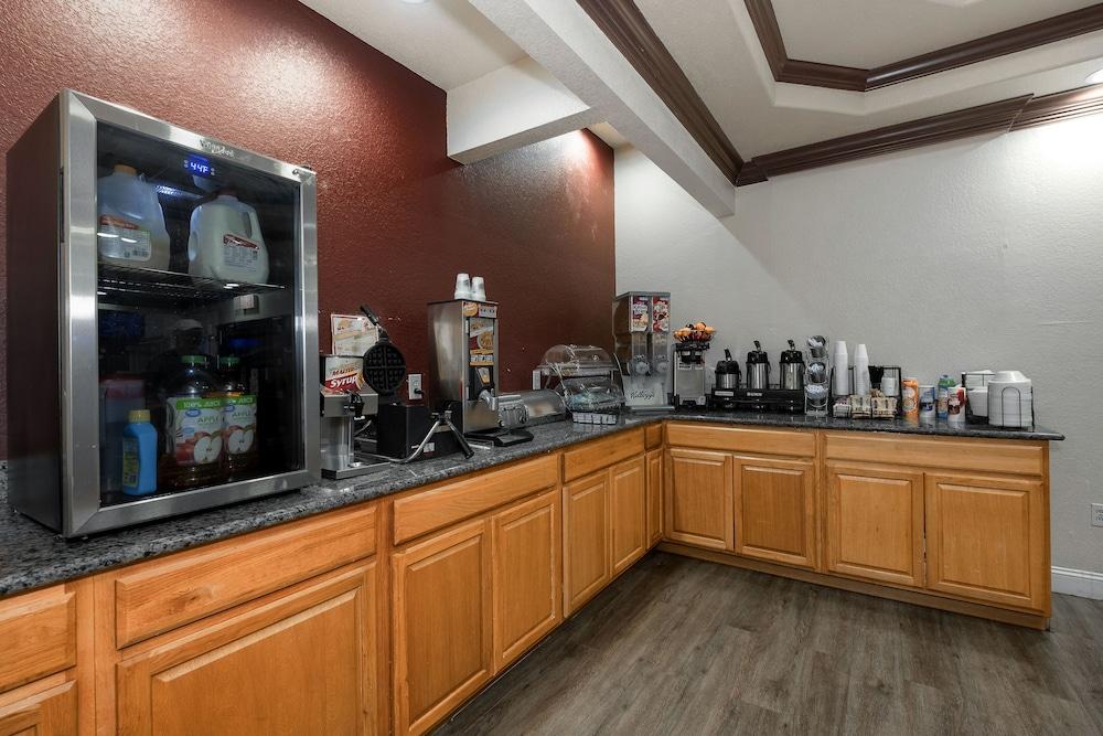 Red Roof Inn & Suites Pensacola-Nas Corry מראה חיצוני תמונה